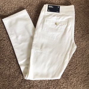 American Eagle White Trousers size 4 short